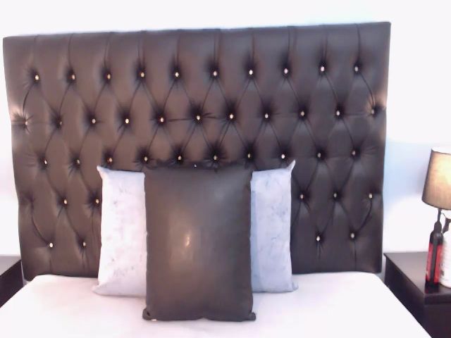 Live sex webcam photo for Kailyn_ #271775220