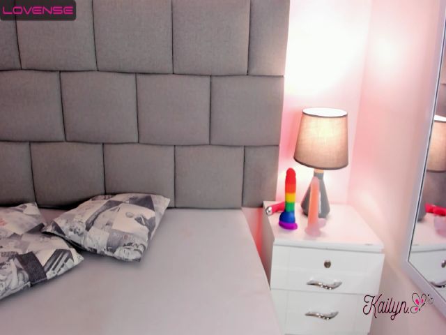 Live sex webcam photo for Kailyn_ #274262299