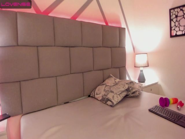 Live sex webcam photo for Kailyn_ #274368926