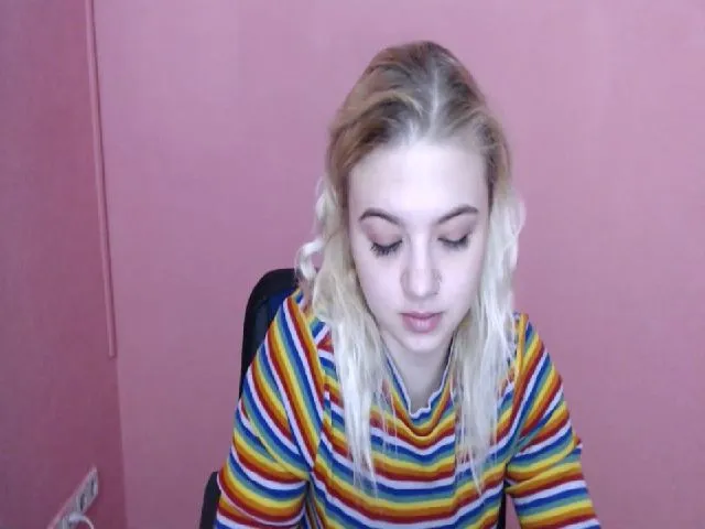 Live sex webcam photo for KalipsoHun #272093889