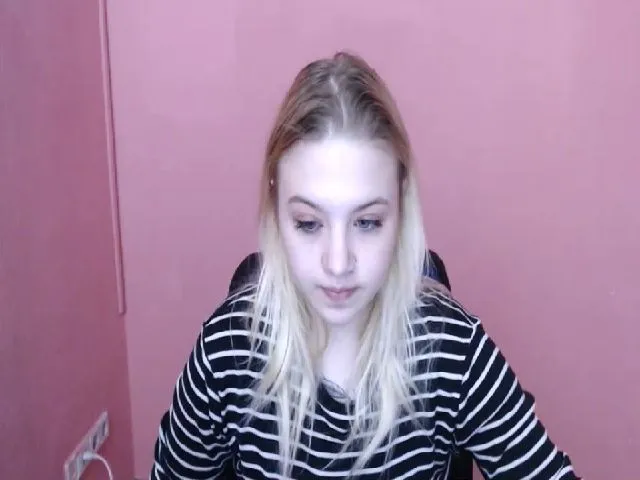 Live sex webcam photo for KalipsoHun #272475477