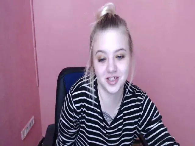 Live sex webcam photo for KalipsoHun #272497691