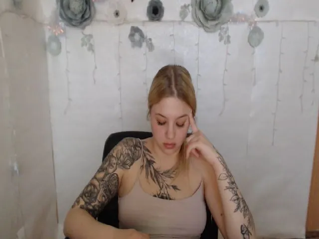 Live sex webcam photo for KalipsoHun #272524974