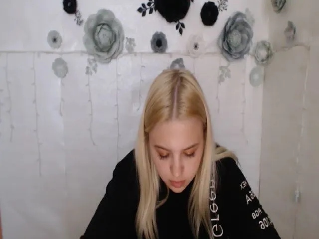 Live sex webcam photo for KalipsoHun #273379789