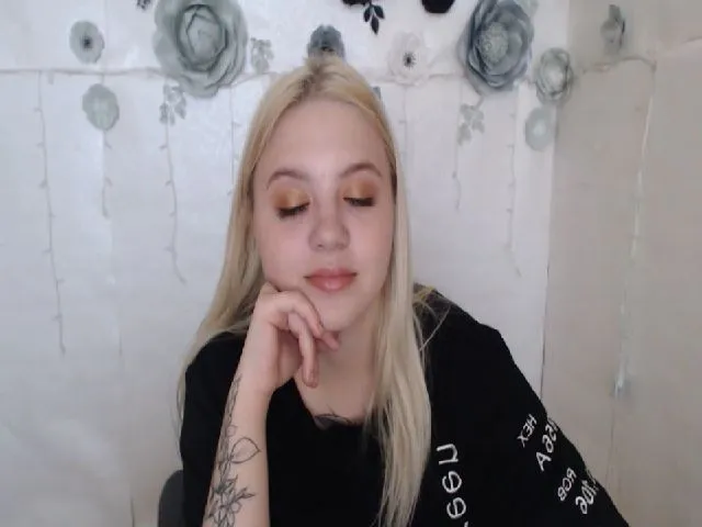 Live sex webcam photo for KalipsoHun #273435317