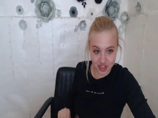 Live sex webcam photo for KalipsoHun #273447055