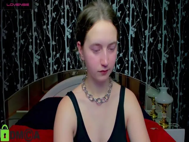 Live sex webcam photo for KamillaKortes #272209306