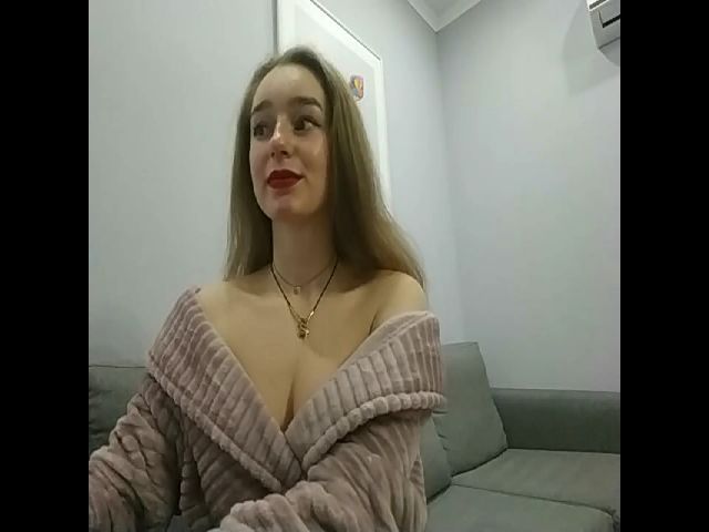 Live sex webcam photo for KandyGir #272127079