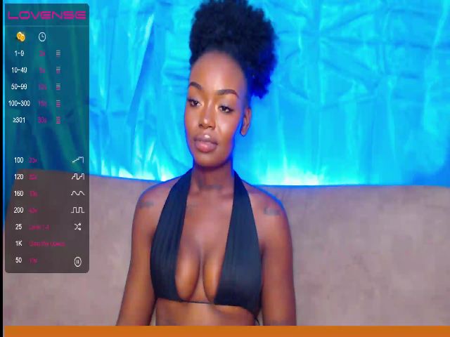 Live sex webcam photo for Karahvelvet #271729487