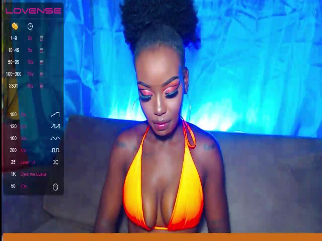 Live sex webcam photo for Karahvelvet #271743092