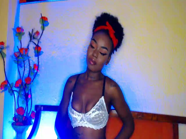 Live sex webcam photo for Karahvelvet #272079510