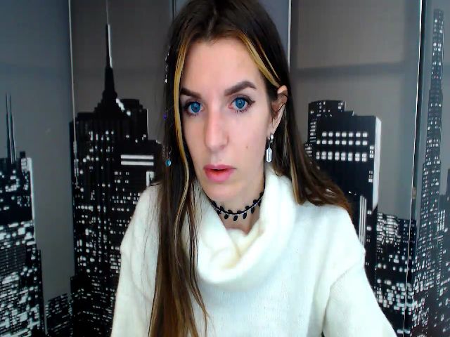 Live sex webcam photo for KarenFinger #271793209