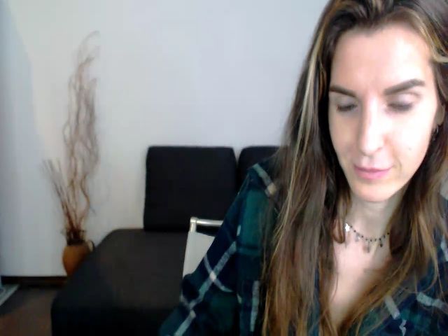 Live sex webcam photo for KarenFinger #272114393