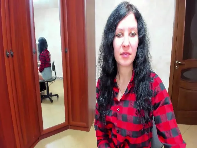 Live sex webcam photo for KarenSilk #271988878