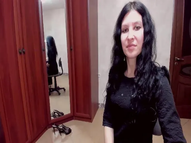 Live sex webcam photo for KarenSilk #272594190