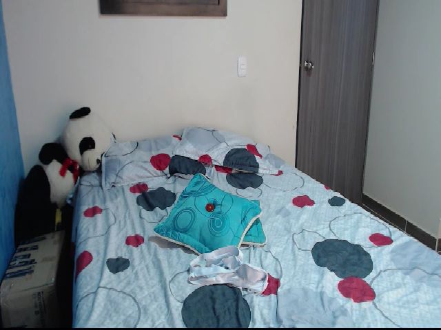 Live sex webcam photo for Kariana_02 #272391382