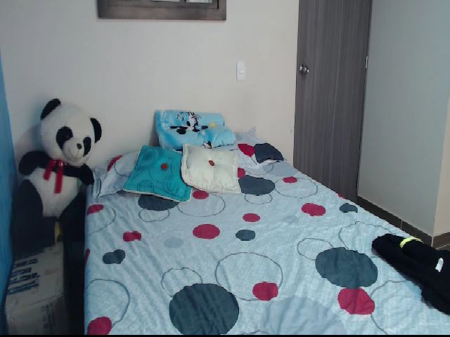Live sex webcam photo for Kariana_02 #272427695