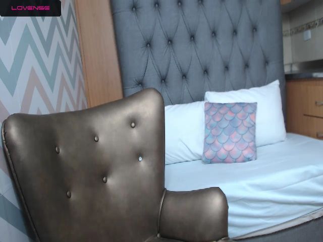 Live sex webcam photo for Karina052xx #272429246