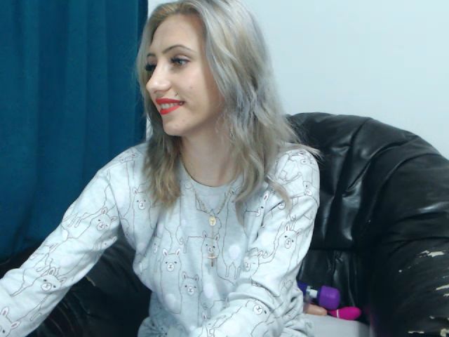 Live sex webcam photo for KarlaGuccy #272514022