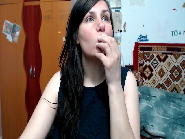 Live sex webcam photo for KarlaKey #273290334