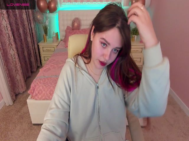 Live sex webcam photo for Karlee__Grey #271739291