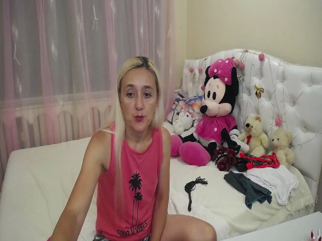 Live sex webcam photo for KarmenHiron #274043732