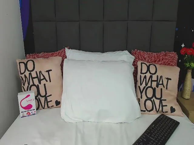 Live sex webcam photo for Karol_28p #272718368