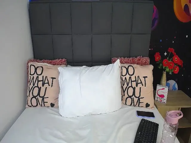 Live sex webcam photo for Karol_28p #272774021