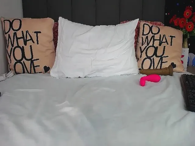 Live sex webcam photo for Karol_28p #272885785