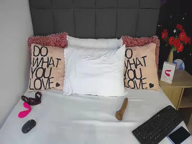 Live sex webcam photo for Karol_28p #272914447