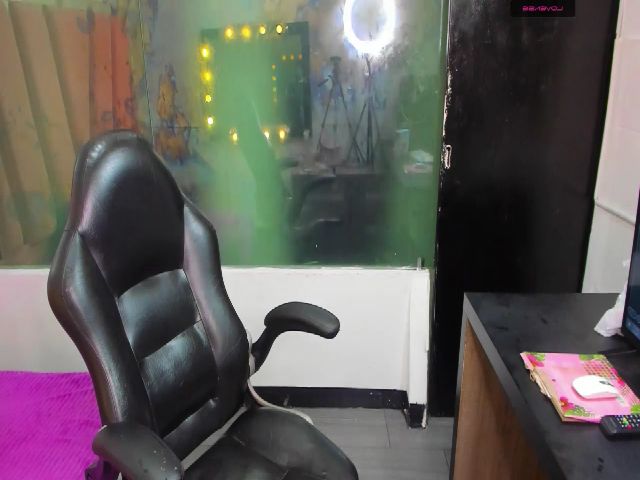 Live sex webcam photo for karol_ebony #273001642