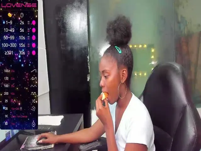 Live sex webcam photo for karol_ebony #274078303