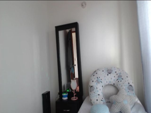 Live sex webcam photo for Karoline3 #273385470