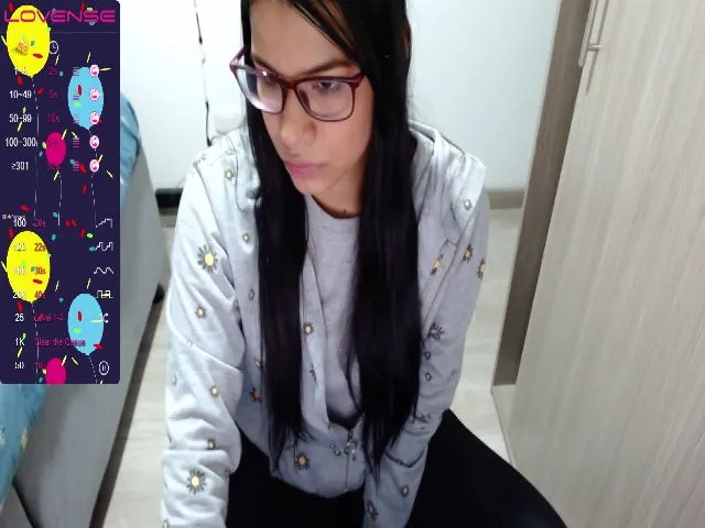 Live sex webcam photo for Karoline_01 #273388509