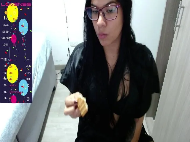Live sex webcam photo for Karoline_01 #274273989