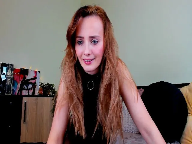 Live sex webcam photo for KatBirdie #272232296