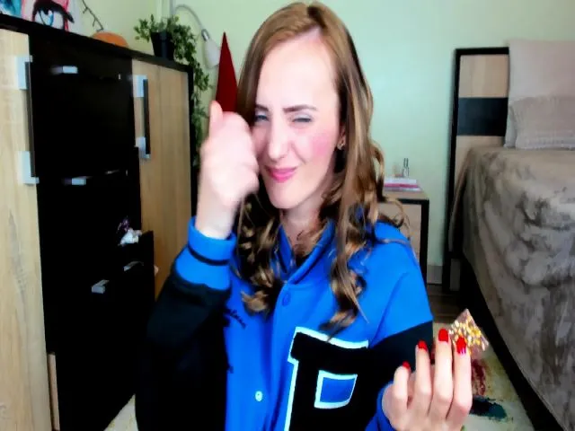 Live sex webcam photo for KatBirdie #272965421