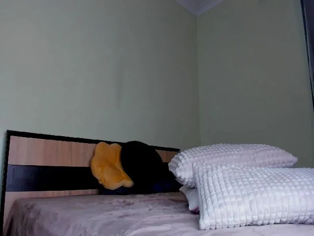 Live sex webcam photo for KatBirdie #272965593