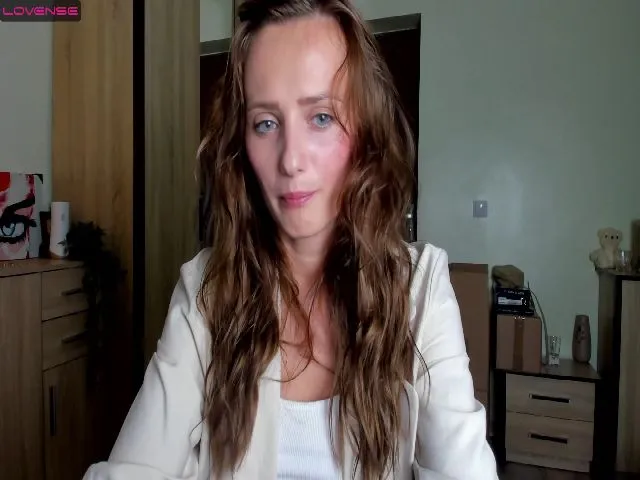 Live sex webcam photo for KatBirdie #274533768