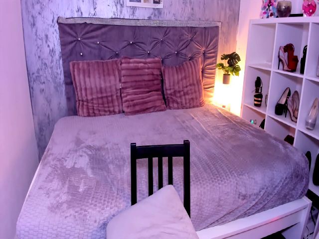 Live sex webcam photo for KateLuna #273270456