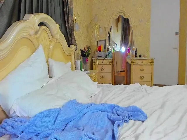 Live sex webcam photo for KateTheQueen #271743615