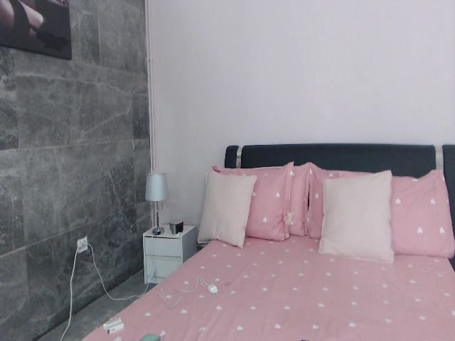 Live sex webcam photo for Katedyyy #273972043