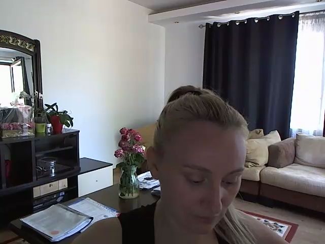 Live sex webcam photo for Katefergusonn #274146603