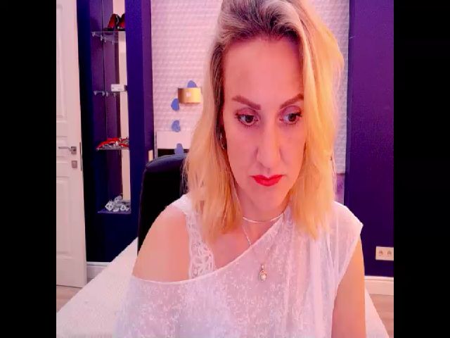 Live sex webcam photo for KatieHills #273868985