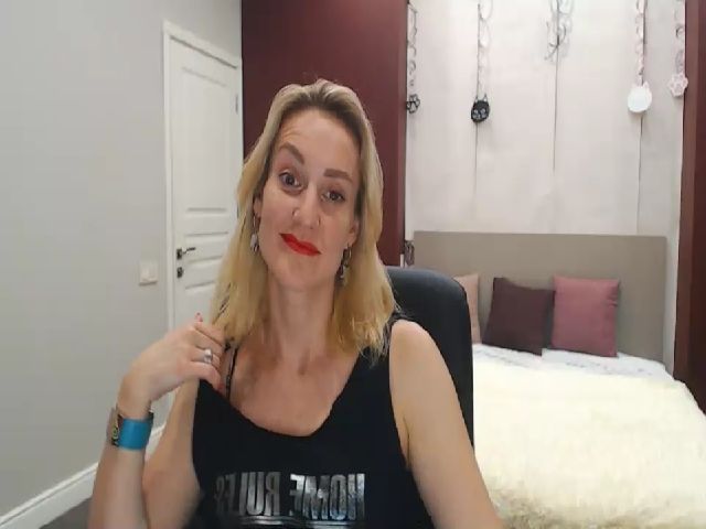 Live sex webcam photo for KatieHills #273876017