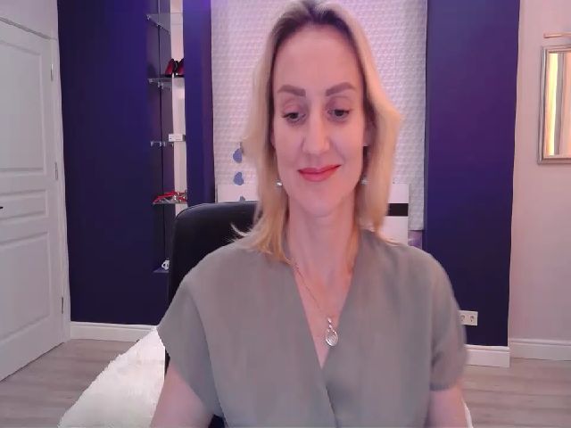 Live sex webcam photo for KatieHills #273910280