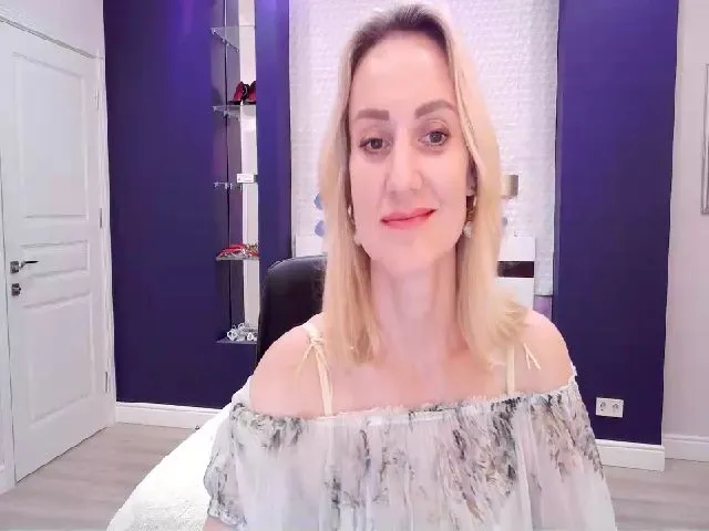 Live sex webcam photo for KatieHills #273929795