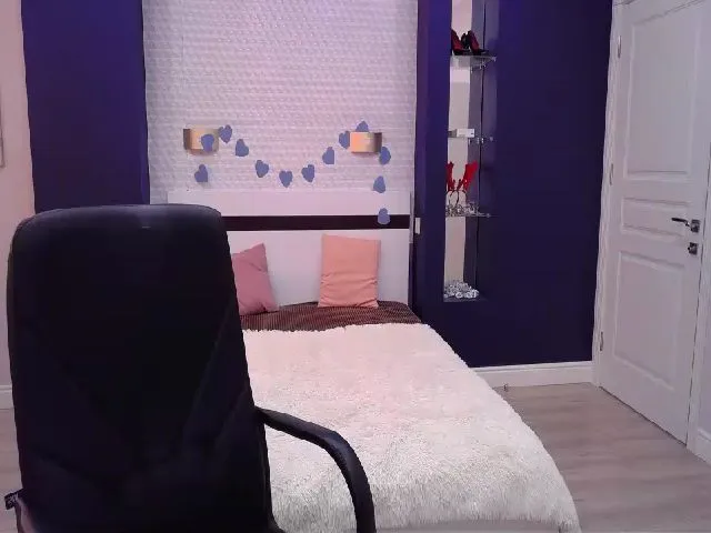 Live sex webcam photo for KatieHills #274076967