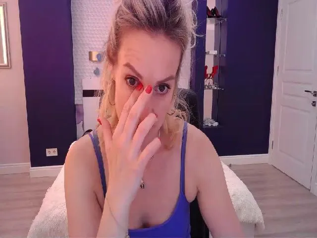 Live sex webcam photo for KatieHills #274078380