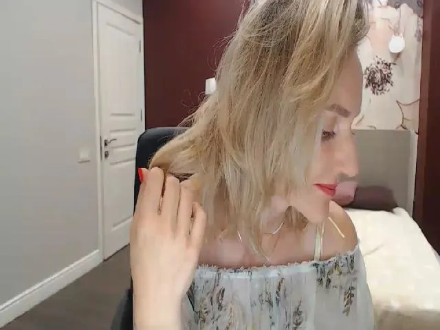 Live sex webcam photo for KatieHills #274198721